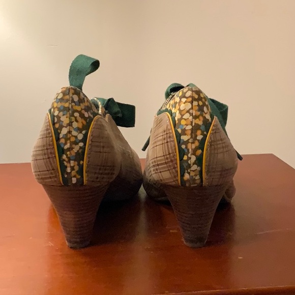 Size 6 kitten heel pumps by Poetic License plaid and green - Picture 3 of 3